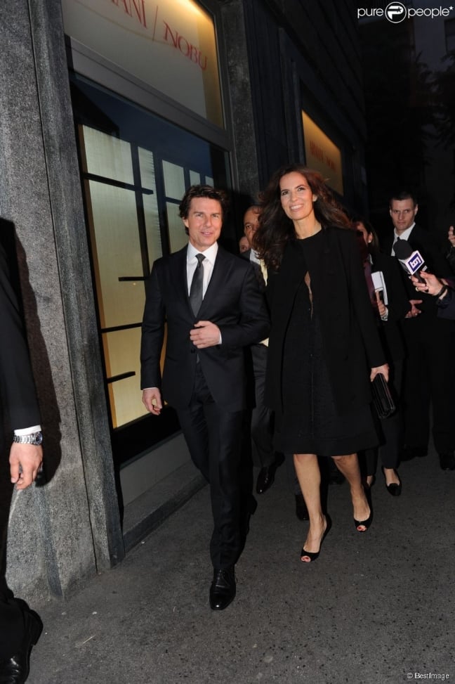 15-05/01/1804471-roberta-armani-et-tom-cruise-arrivent-950x0-3.jpg