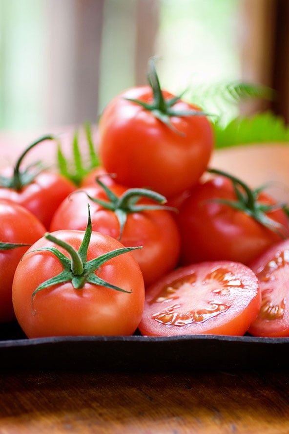 15-07/01/20_tomatoes_tomato_gl_16dec10_istock_b.jpg