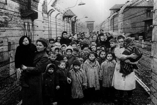 15-07/15/survivors-of-auschwitz.jpg