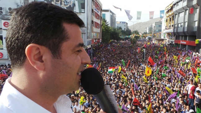 15-08/03/selahattin-demirtas5.jpg