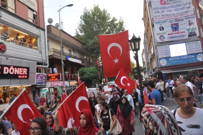 15-09/08/kirikkalede-10-binler-sokaga-dokulup-teroru-protesto-etti-_5243_dhaphoto4.jpg