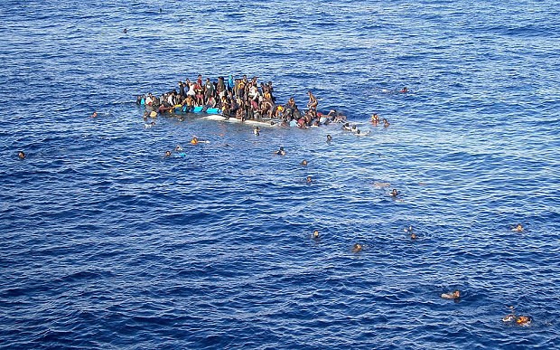 15-12/31/migrants_sinking_s_3273325b.jpg