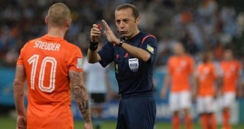 16-04/22/wesley_sneijder_cuneyt_cakir.jpg