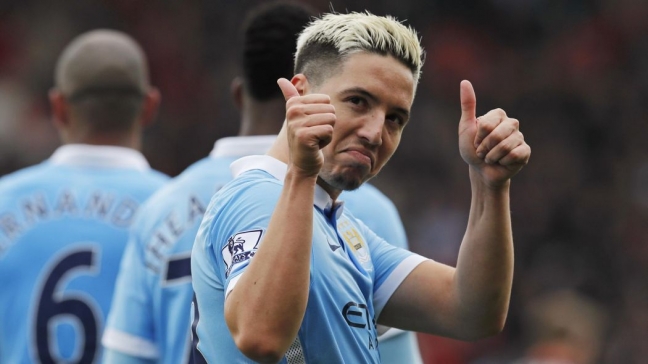 16-08/18/nasri-two-thumbs.jpg