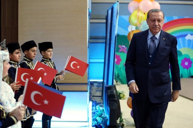 17-04/20/iceri-erdogan.jpg