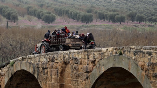 18-03/15/son-dakika-afrin-de-bugun-15-koy-alindi-bir-gunde-kent-merkezinden-30-bin-sivil-ayrildi-11018946.jpg