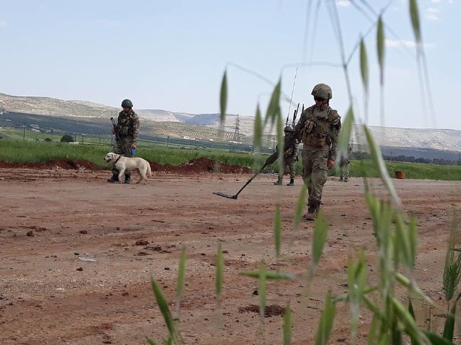 18-04/27/afrinde-tuzaklanan-patlayicilar-imha-ediliyor_1402_dhaphoto3.jpg