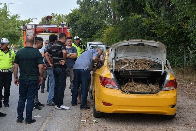 19-07/06/yeni-aldigi-otomobili-hacizli-cikinca-cildirdi_4711_dhaphoto3.jpg